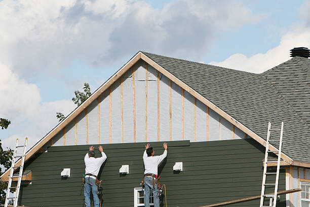 Professional Vinyl Siding technician working in Martinsville, IN